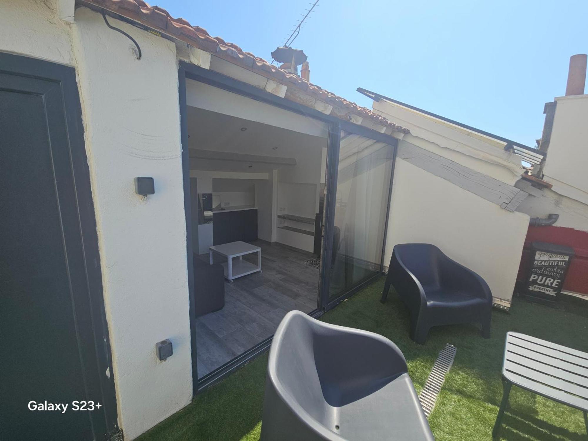 3 Avec Terrasse 18m - 8 Pers - 1 Place De Parking * Marseille