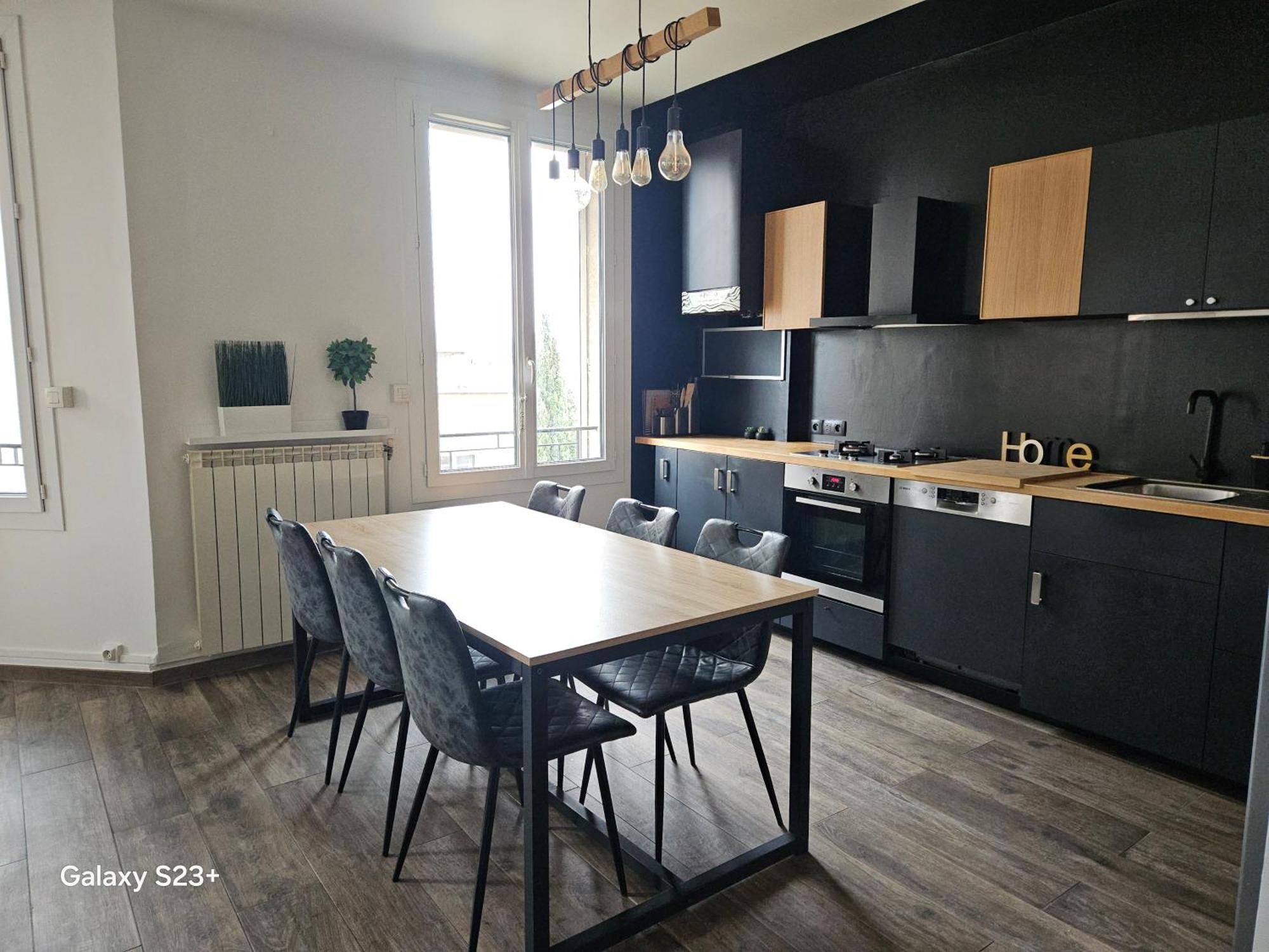 3 Avec Terrasse 18m - 8 Pers - 1 Place De Parking Apartment Marseille